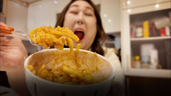 입벌려 무생채비빔밥들어간다.