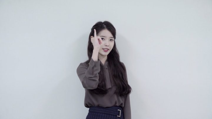 아이유가 전하는 2017 연말 메시지 (Season's Greetings from IU)