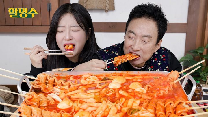 (ENG) 쯔양(tzuyang)과 폭풍우 오는 야외에서 즉석떡볶이 먹방(mukbang)하다 울 뻔했습니다ㅣ할명수 명수네 민박🏡 ep.161