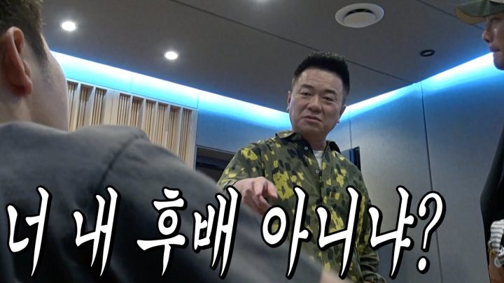 [유브이 녹음실] 개콘 vs 웃찾사 기싸움 (김태균 편) (ENG)