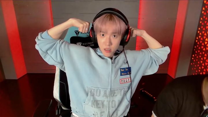 BAEKHYUN Live Streaming at RIOT GAMES !