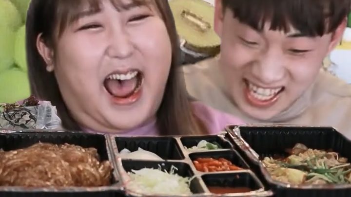 동생, 조카, 남자친구 아닙니다. 마왕족발 보쌈/껍데기/샤인머스켓/골드키위/딸기/귤/고구마케이크 먹방[muckbang/eatingshow]