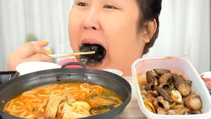 곱창과 김 사이...그 어느 곳의 먹방. 곱창전골&모듬곱창먹방[muckbang/eatingshow]